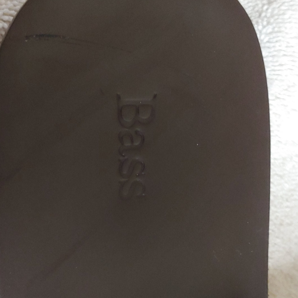 Bass sandals wm. sz.8 - Picture 2 of 9